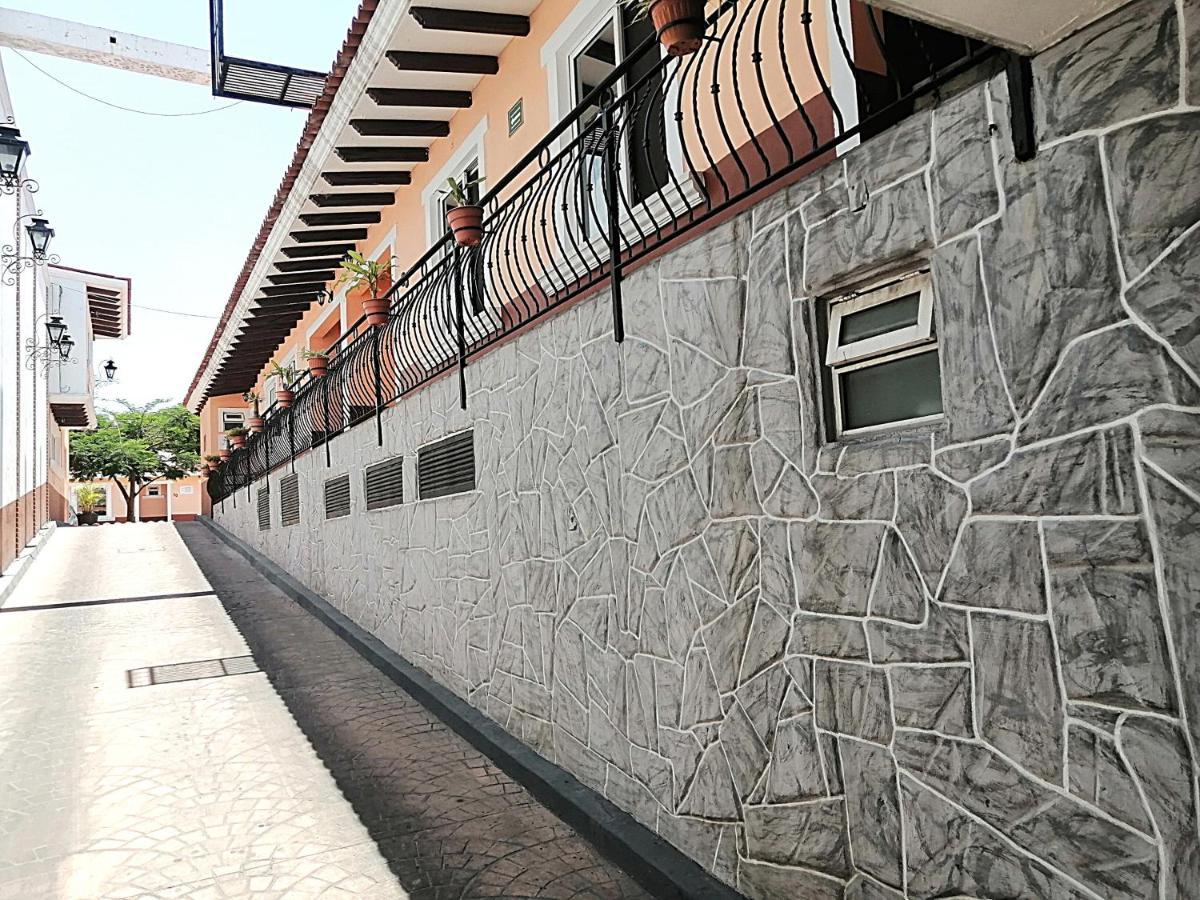 Hotel Aquiles Гвадалахара Экстерьер фото