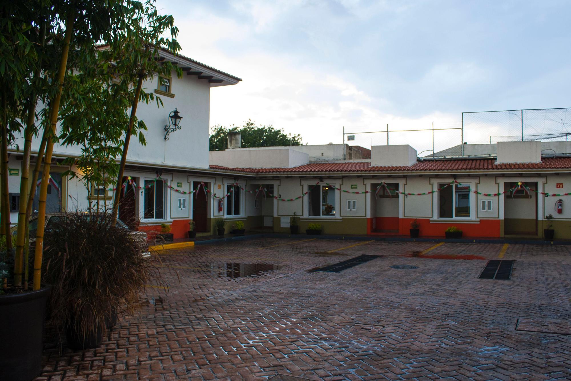 Hotel Aquiles Гвадалахара Экстерьер фото