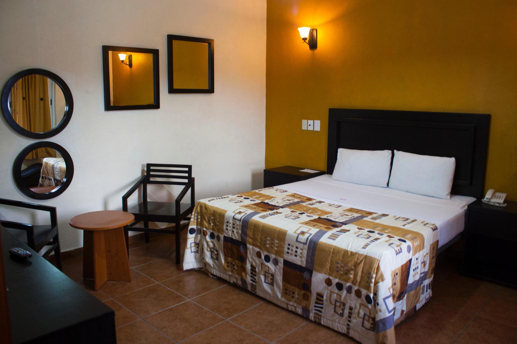 Hotel Aquiles Гвадалахара Экстерьер фото