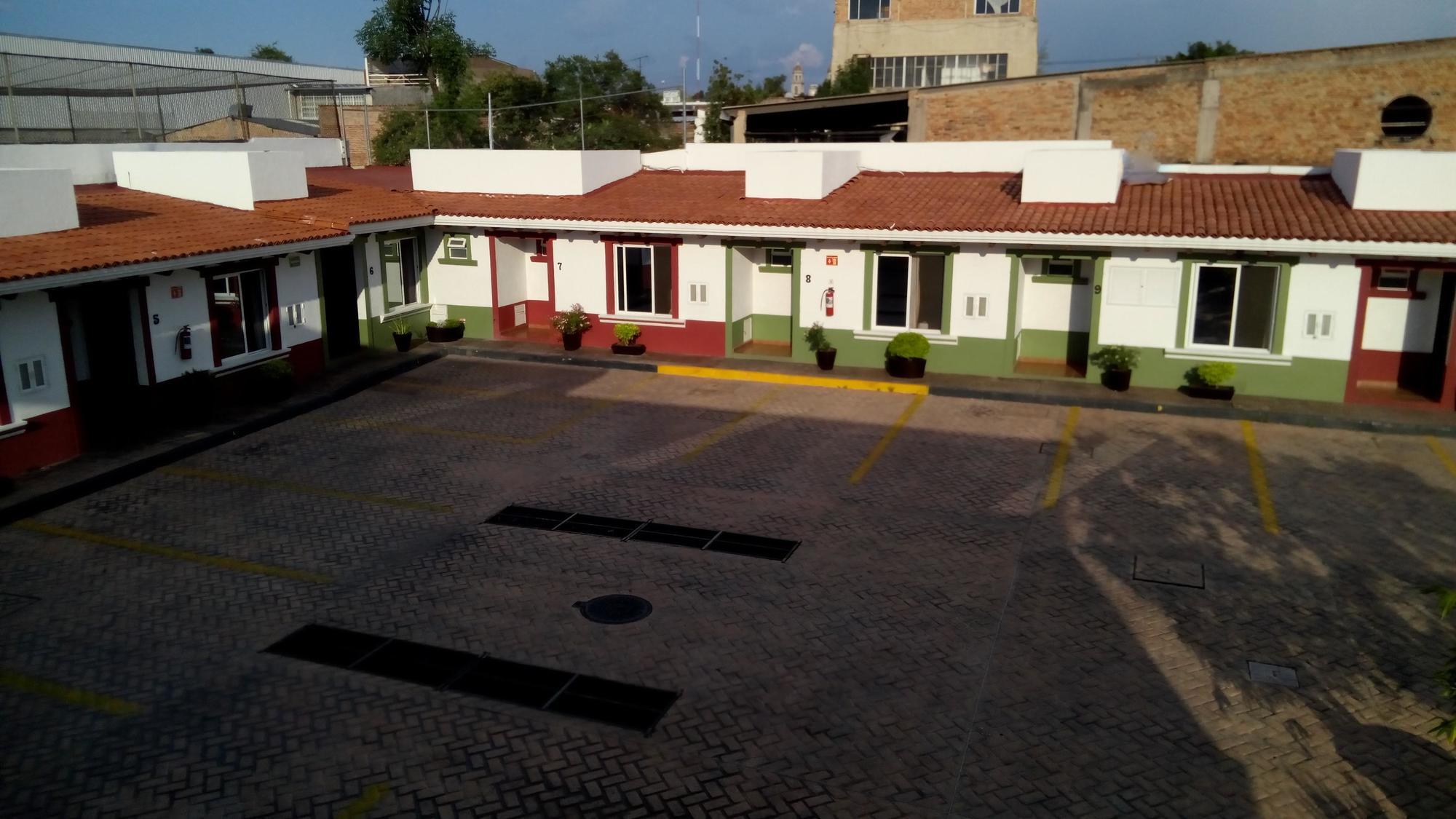 Hotel Aquiles Гвадалахара Экстерьер фото